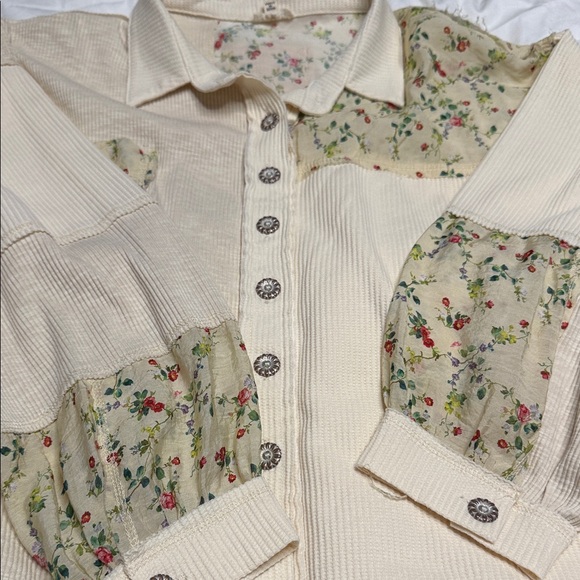 POL Mixed Media Waffle Knit Shacket Small – Ivory Button‎ Front, Floral Chiffon - Picture 6 of 7